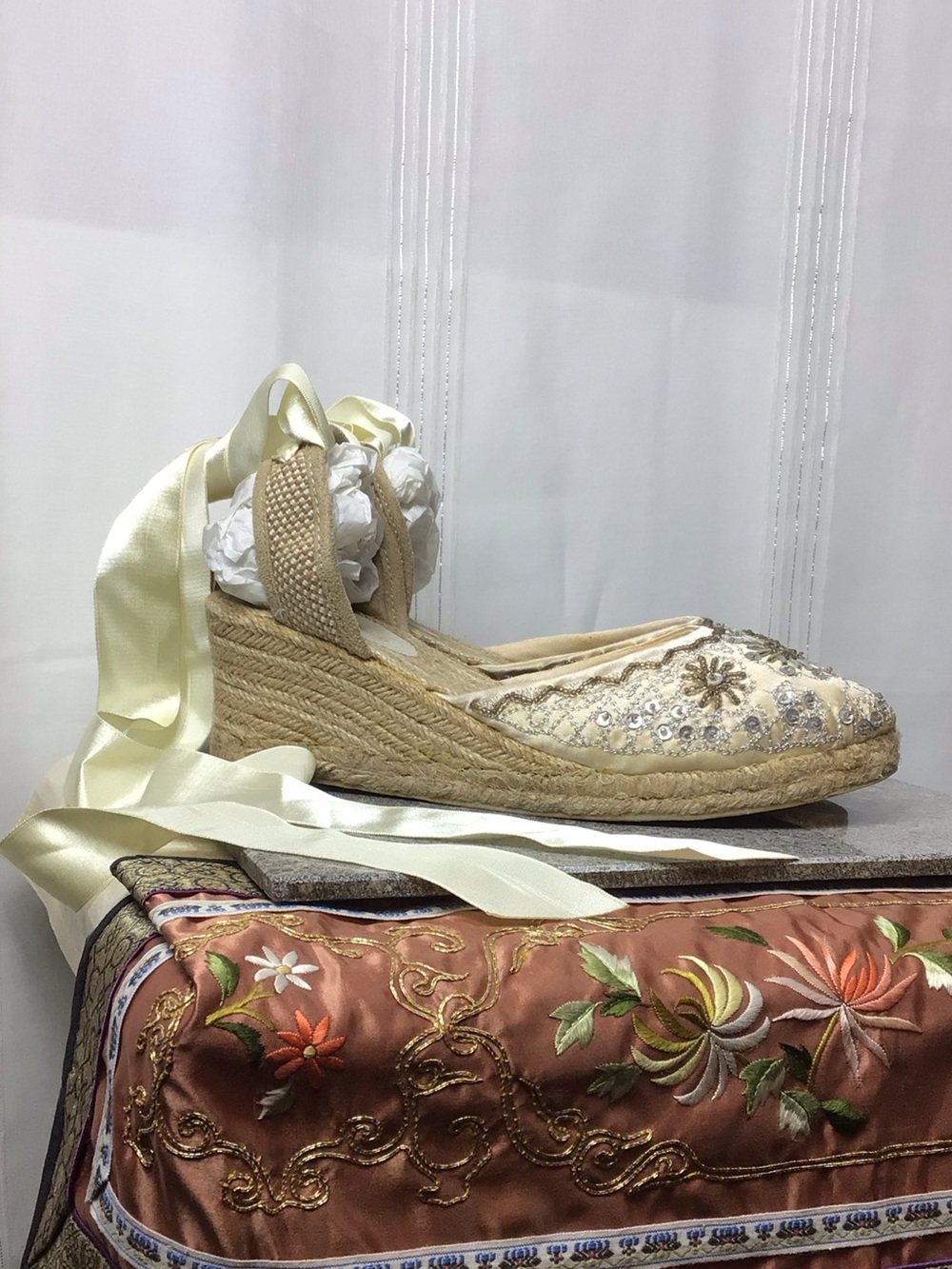 Old Navy Cream Embellished Espadrille Wedge Sandals with Ribbon Ankle Ties Sz.9